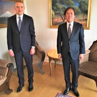 ヨハネソン大統領への信任状捧呈時のお写真