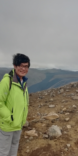 hiking to Geldingadalur