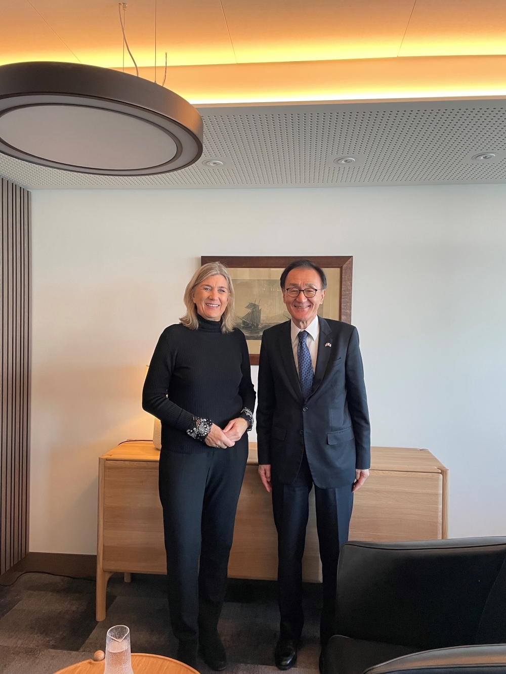 ハンナ・カトリン・フリズリクソン産業大臣と竹若敬三大使