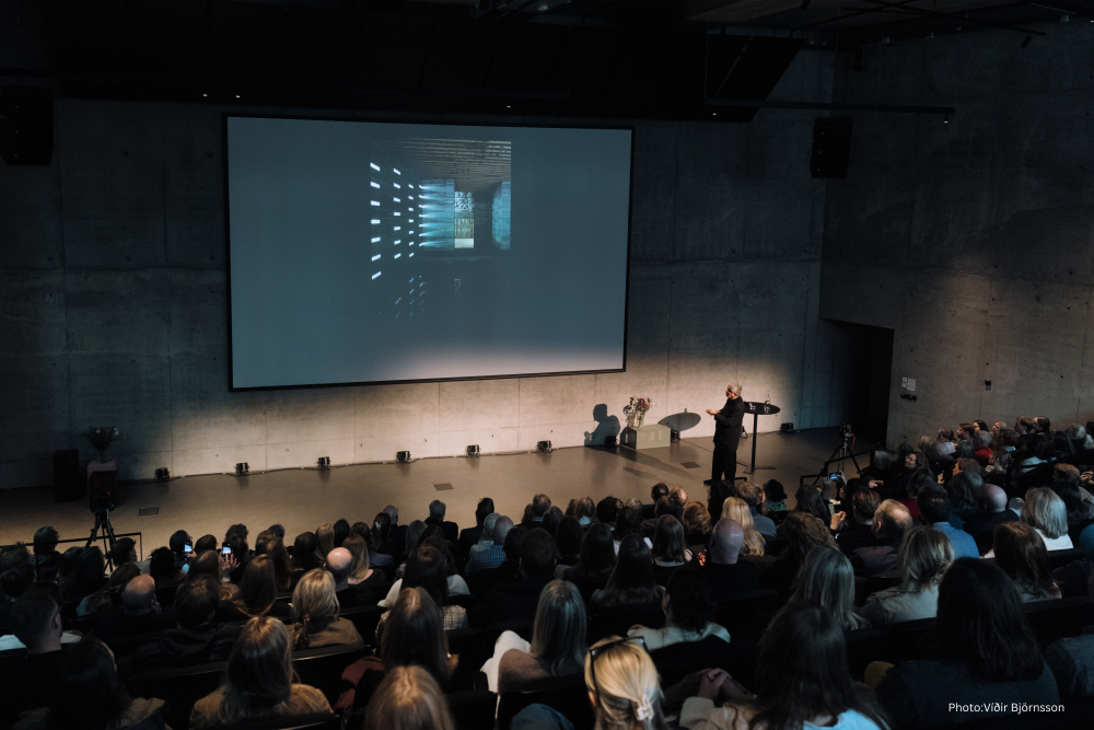 Mr. Kengo Kuma